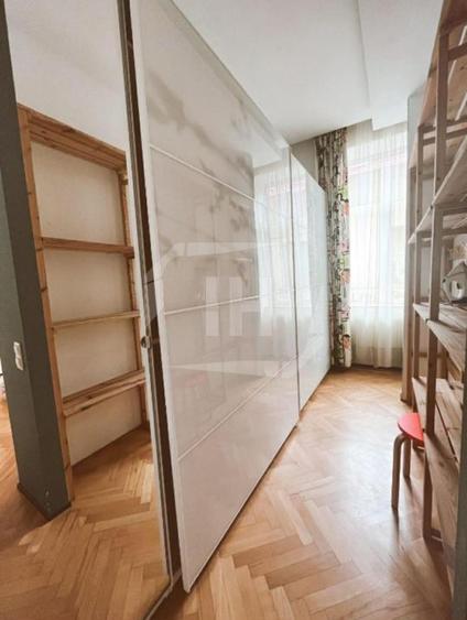 Apartament cu 2 camere semidecomandat, mobilat în Central