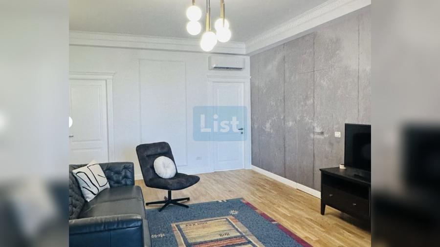 Apartament cu 4 camere decomandat în Victoriei