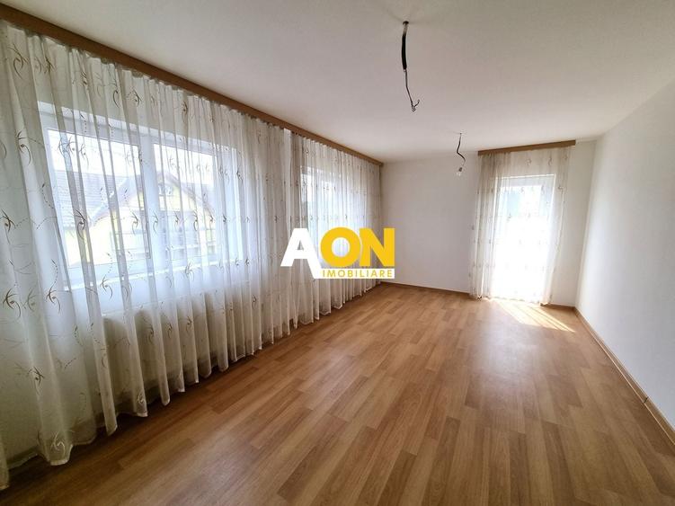 Apartament cu 3 camere decomandat în Micești