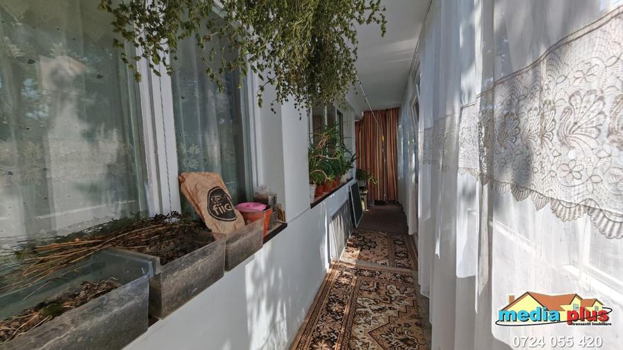 Apartament cu 4 camere semidecomandat în Micro 16
