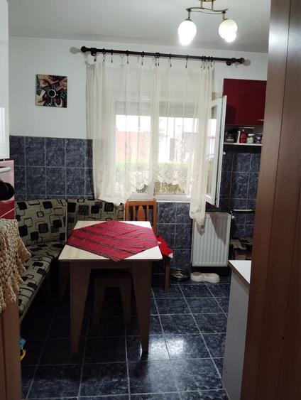 Apartament cu 3 camere decomandat în Exterior Vest