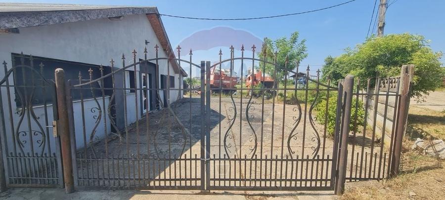 Spațiu industrial, de 615 mp, în Periferie