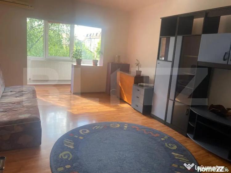 Apartament cu 4 camere decomandat în Soarelui
