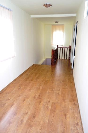 Casă individuală cu 5 camere cu Teren 335 Mp în Central