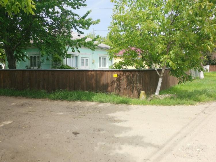 Casă individuală cu 3 camere cu Canalizare în Central