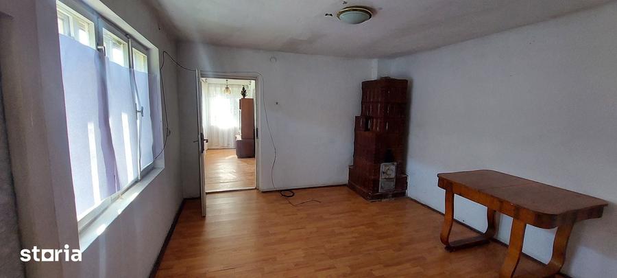 Casă cu 7 camere cu Teren 5000 Mp în Cernătești