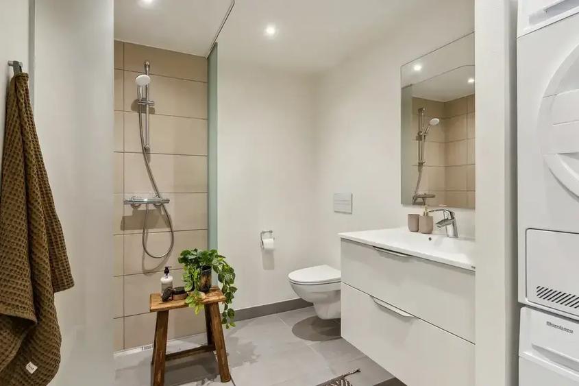 Apartament cu 4 camere decomandat în Titan