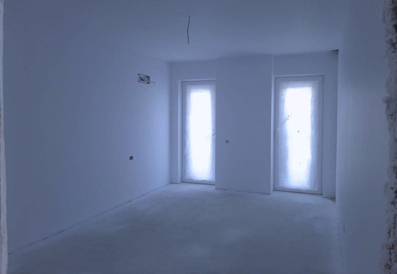 Apartament cu 3 camere decomandat în Noua