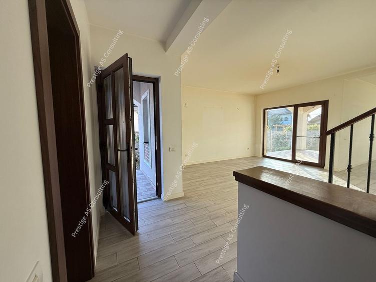 Duplex cu 4 camere cu Canalizare în Dumbrăvița