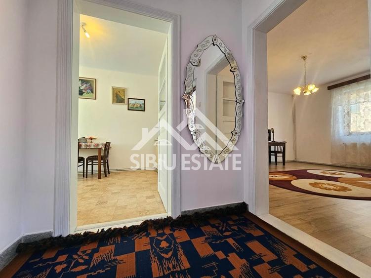 Duplex cu 5 camere cu Canalizare în Orașul de Jos