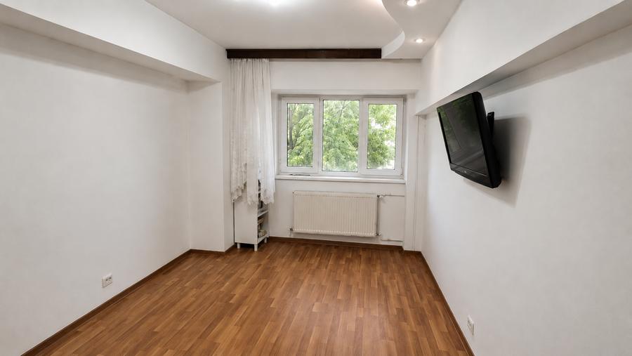 Apartament cu 4 camere decomandat în Iancului