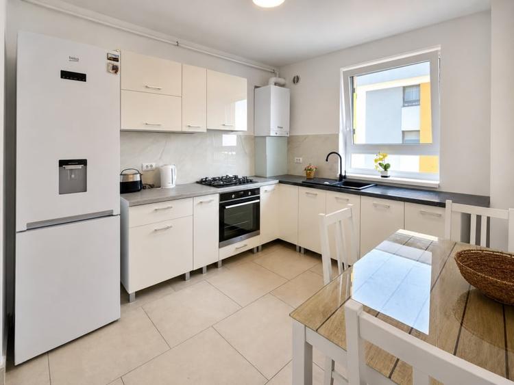 Apartament cu 2 camere decomandat, mobilat în Tractorul