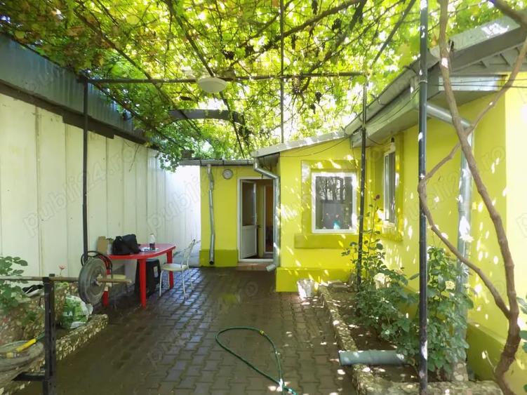 Casă cu 2 camere cu Teren 100 Mp în Central