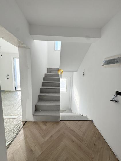 Casă individuală cu 5 camere cu Teren 300 Mp în Otopeni