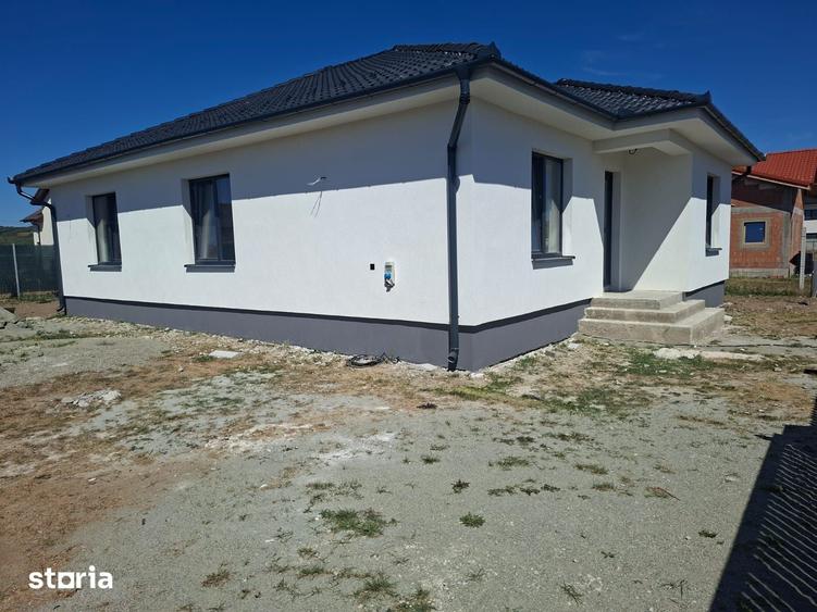 Casă cu 3 camere cu Teren 481 Mp în Cristian
