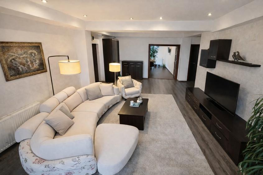 Apartament cu 3 camere decomandat, mobilat în Tomis Plus