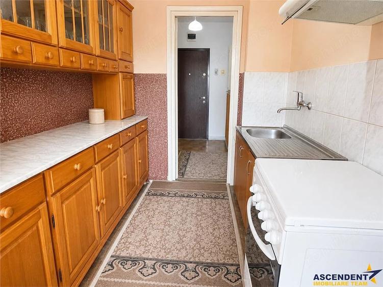 Apartament cu 3 camere decomandat în Libertății