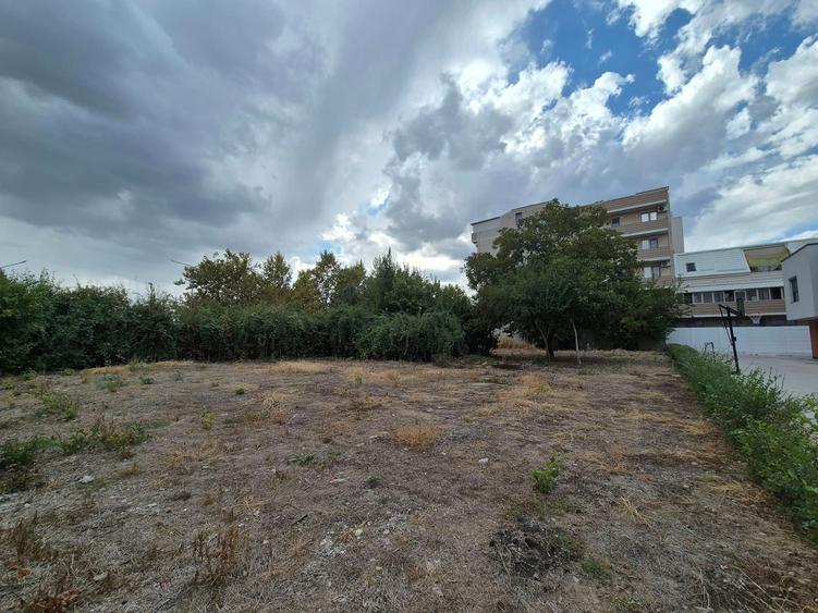 Teren Construcții intravilan de 1235 mp, în Sisești