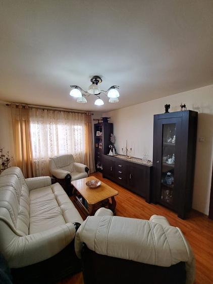 Apartament cu 3 camere decomandat în Mărăști