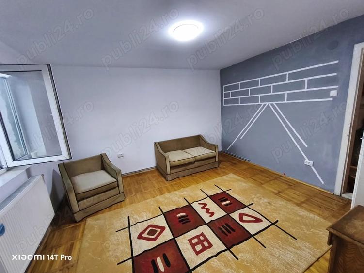Apartament cu 3 camere semidecomandat în Molid