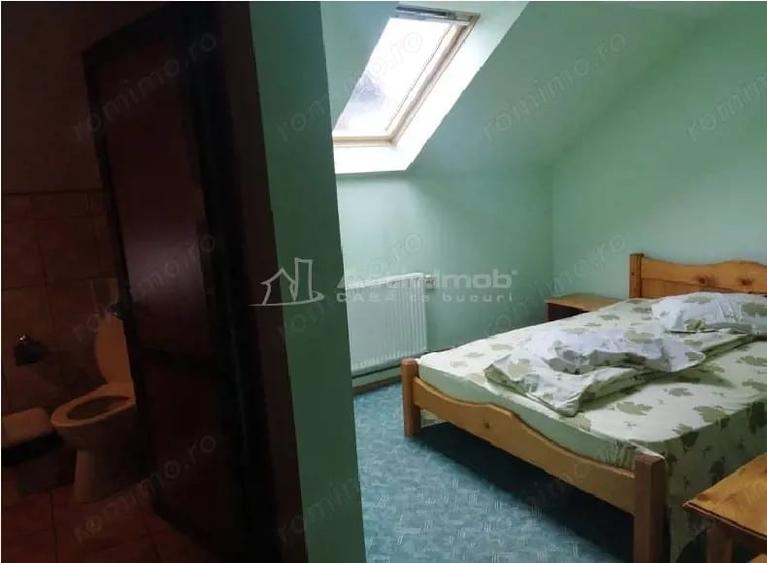 Casă cu 10 camere cu Teren 980 Mp în Central