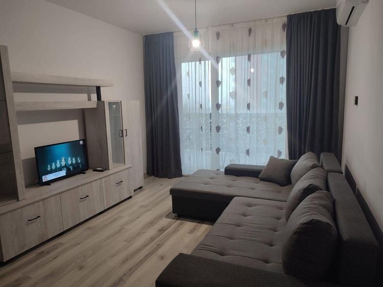 Apartament cu 3 camere semidecomandat în Central