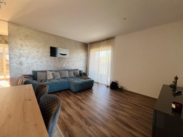 Casă individuală cu 5 camere cu Garaj în Săcălaz