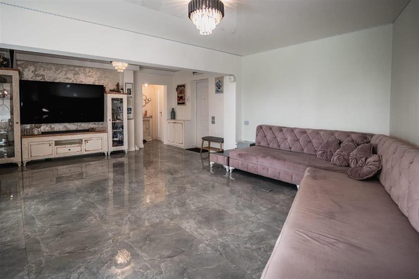 Apartament cu 2 camere decomandat în Apollo