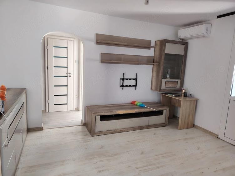 Apartament cu 3 camere semidecomandat în Liviu Rebreanu