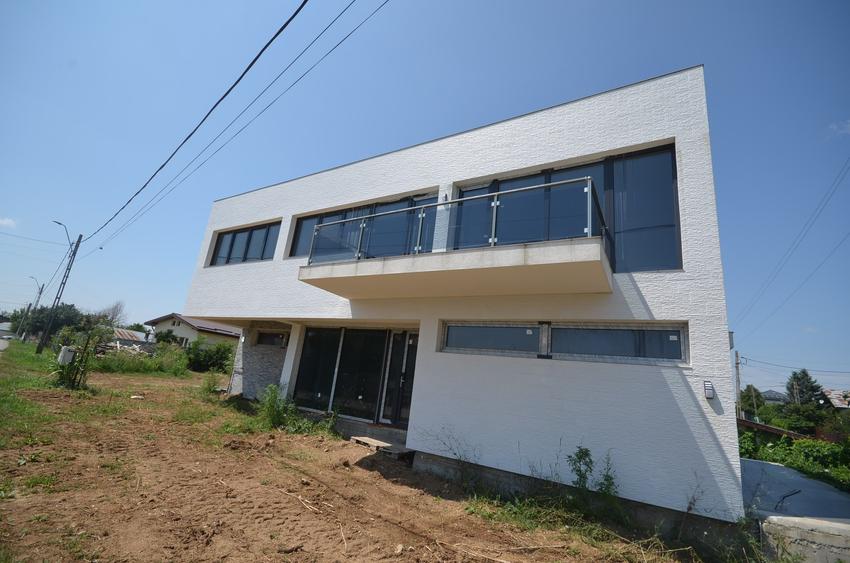 Casă individuală cu 4 camere cu Canalizare în Ștefăneștii de Jos