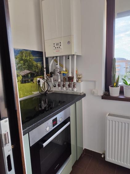 Apartament cu 3 camere semidecomandat în Drumul Taberei