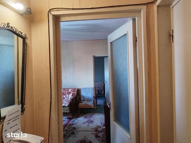 Apartament cu 3 camere semidecomandat în Andrei Mureșanu
