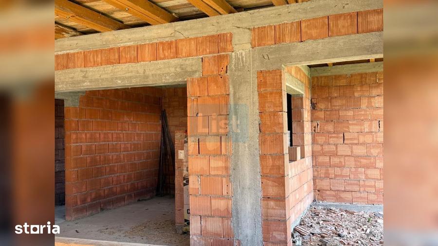 Casă cu 8 camere cu Teren 1679 Mp în Dobrești
