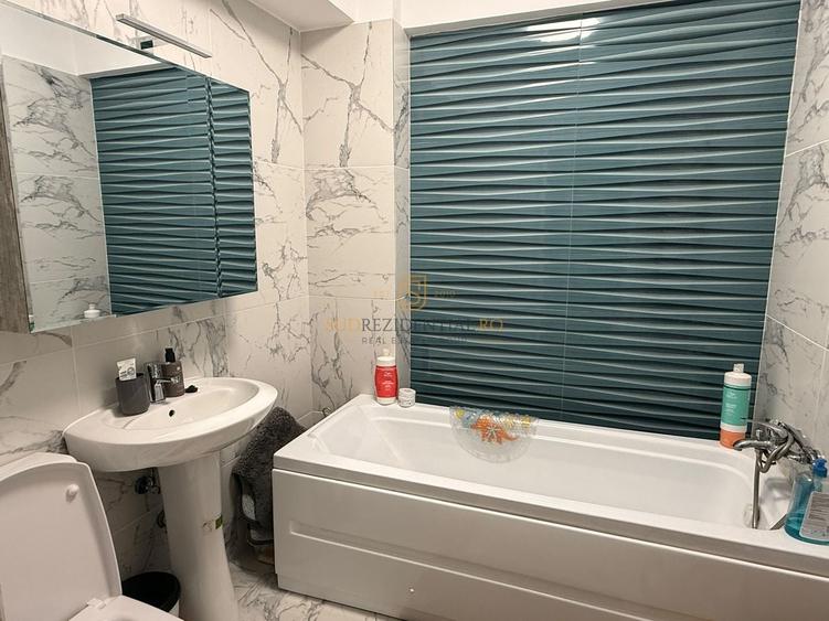 Apartament cu 3 camere semidecomandat, mobilat în Central
