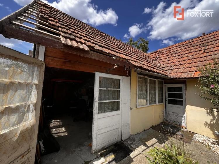 Casă cu 3 camere cu Teren 1094 Mp în Izvin
