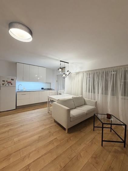 Garsonieră decomandată în Titulescu