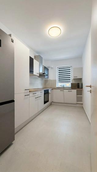 Apartament cu 2 camere decomandat în Tractorul