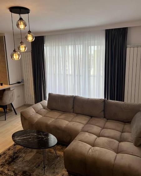 Apartament cu 2 camere decomandat în Tractorul