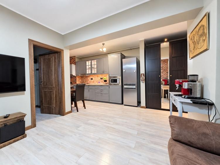 Apartament cu 2 camere semidecomandat în Casa de Cultură