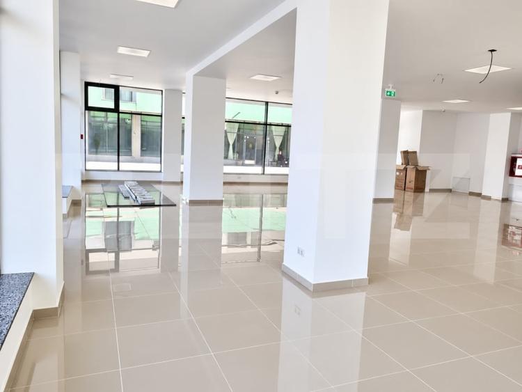 Spațiu comercial, de 200 mp, în Calea Moldovei