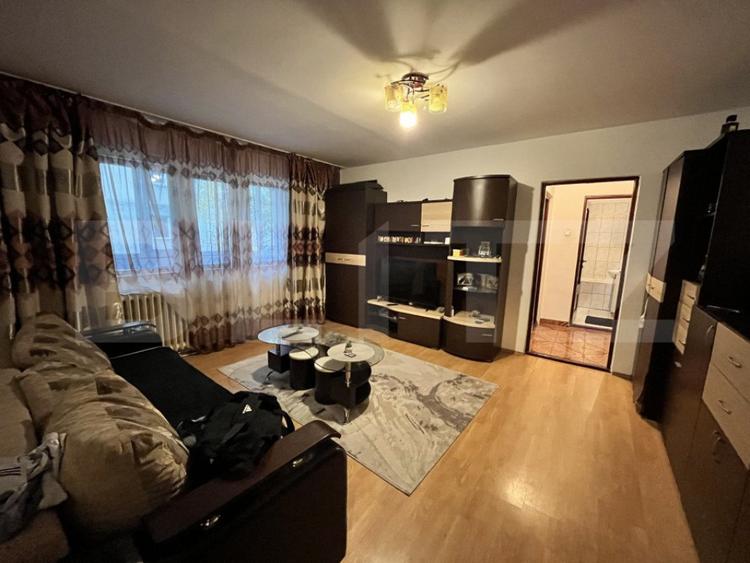 Apartament cu 3 camere semidecomandat în Central