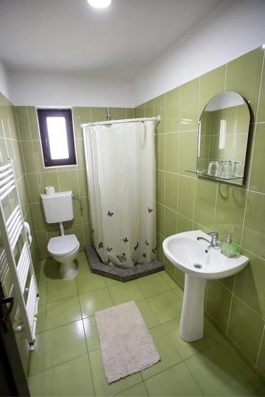 Casă cu Teren 1000 Mp în Periferie