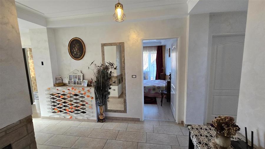 Casă individuală cu 7 camere cu Teren 2167 Mp în Rușii-Mănăstioara