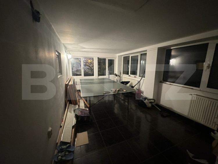 Casă individuală cu 12 camere cu Canalizare în Nufărul