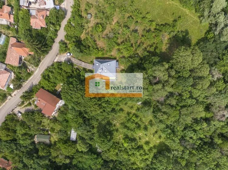 Casă cu Teren 3300 Mp în Cornu
