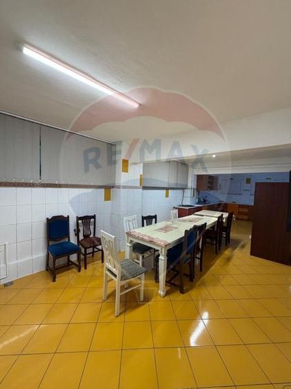 Birou, de 1,440 mp, în Central