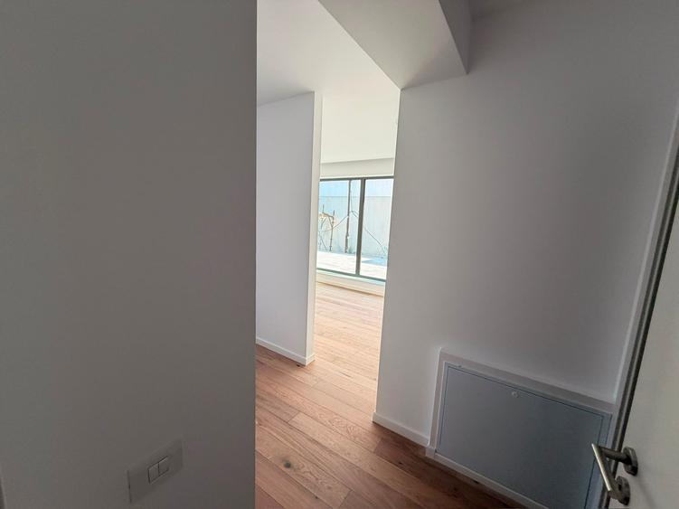 Apartament cu 4 camere semidecomandat în Timpuri Noi