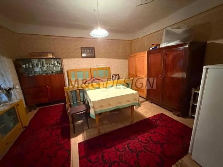 Casă cu 5 camere cu Teren 1560 Mp în Seceani