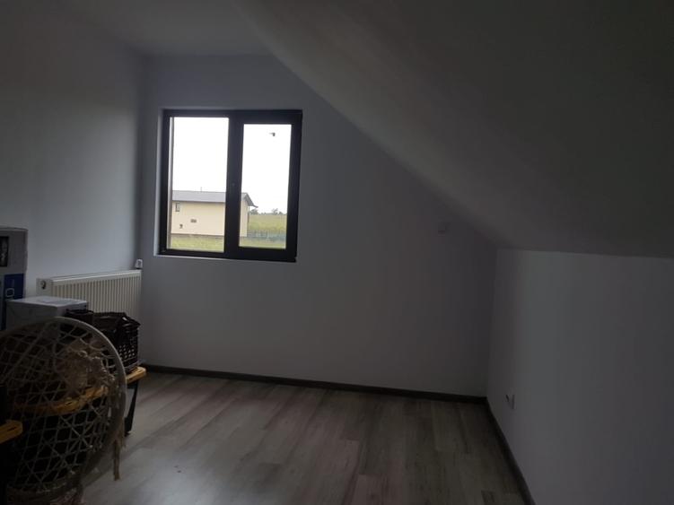 Casă individuală cu 5 camere cu Teren 800 Mp în Lunca Cetățuii
