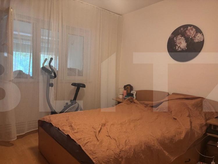 Apartament cu 3 camere semidecomandat, mobilat în Lipovei